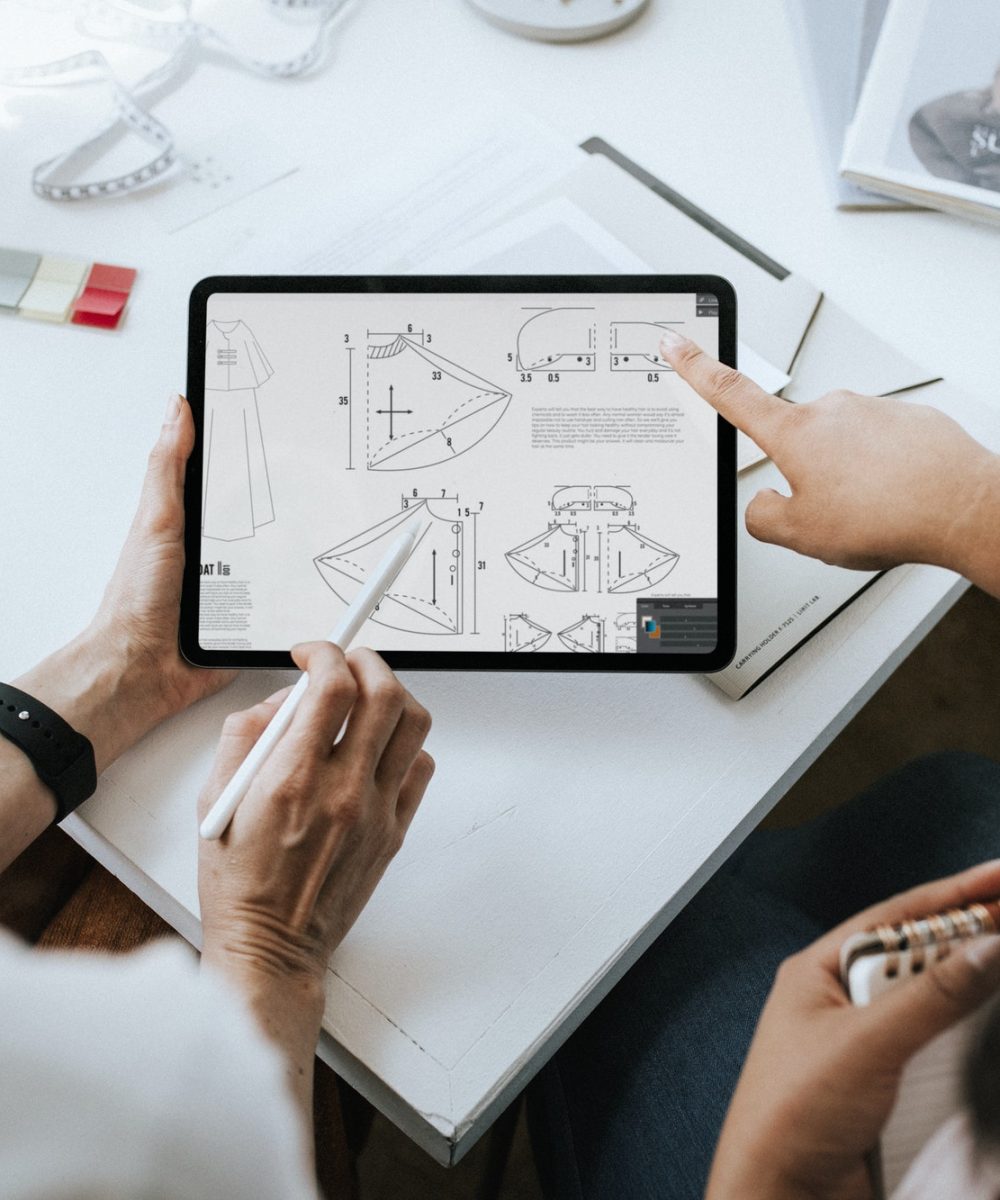 fashion-designer-drawing-on-tablet.jpg fashion-designer-drawing-on-tablet.jpg